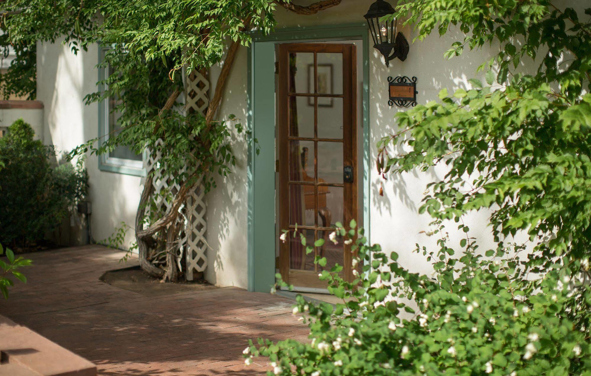 Casa Blanca Inn And Suites 法明顿 外观 照片