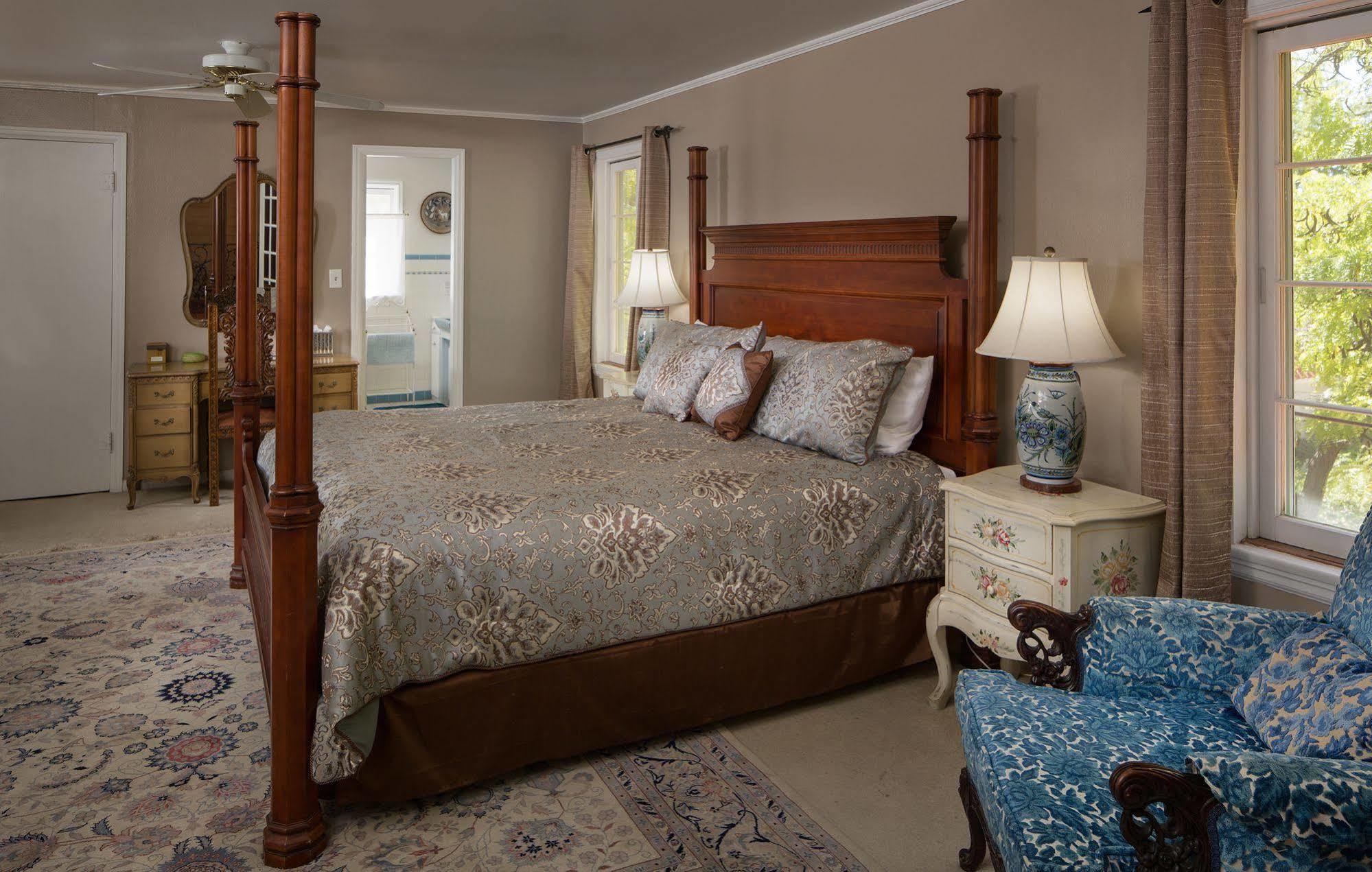 Casa Blanca Inn And Suites 法明顿 外观 照片