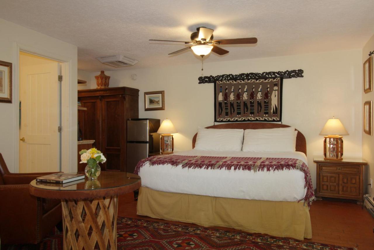 Casa Blanca Inn And Suites 法明顿 外观 照片