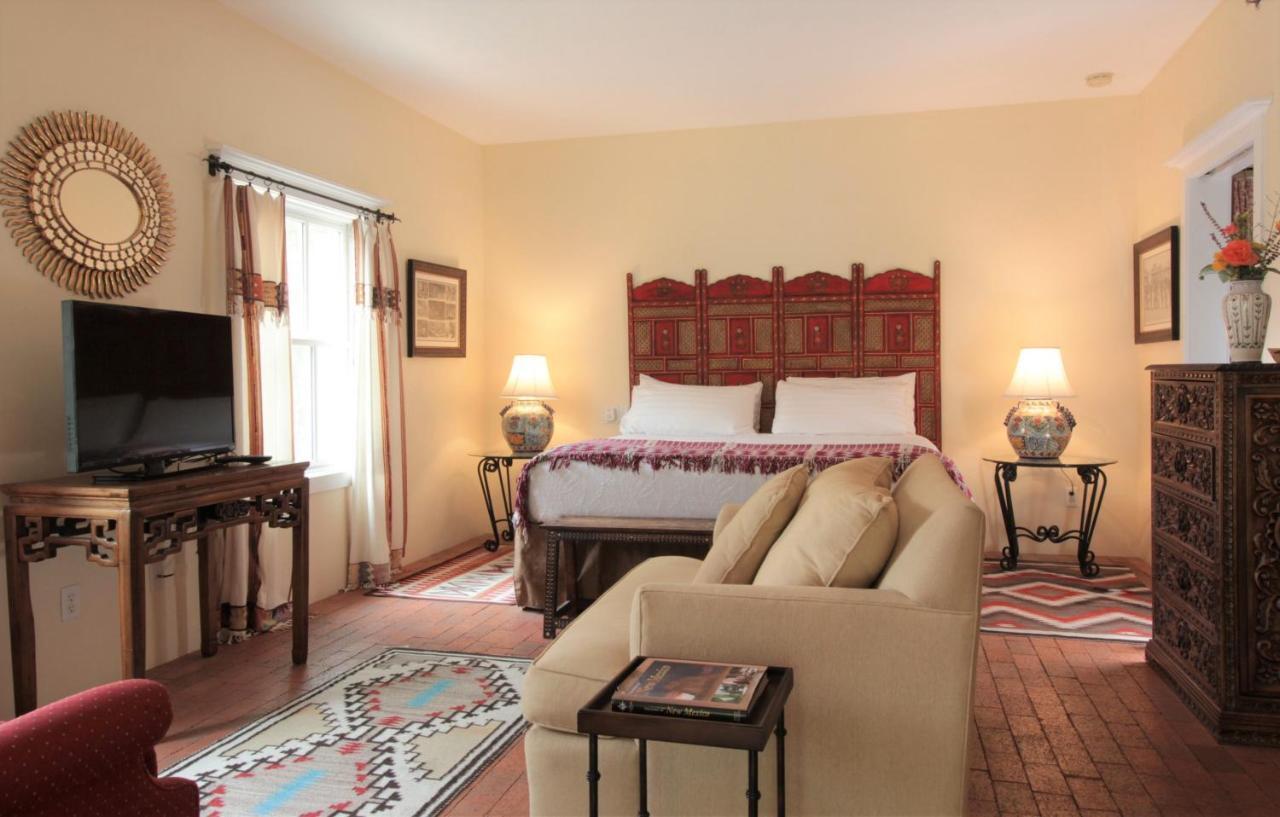 Casa Blanca Inn And Suites 法明顿 外观 照片