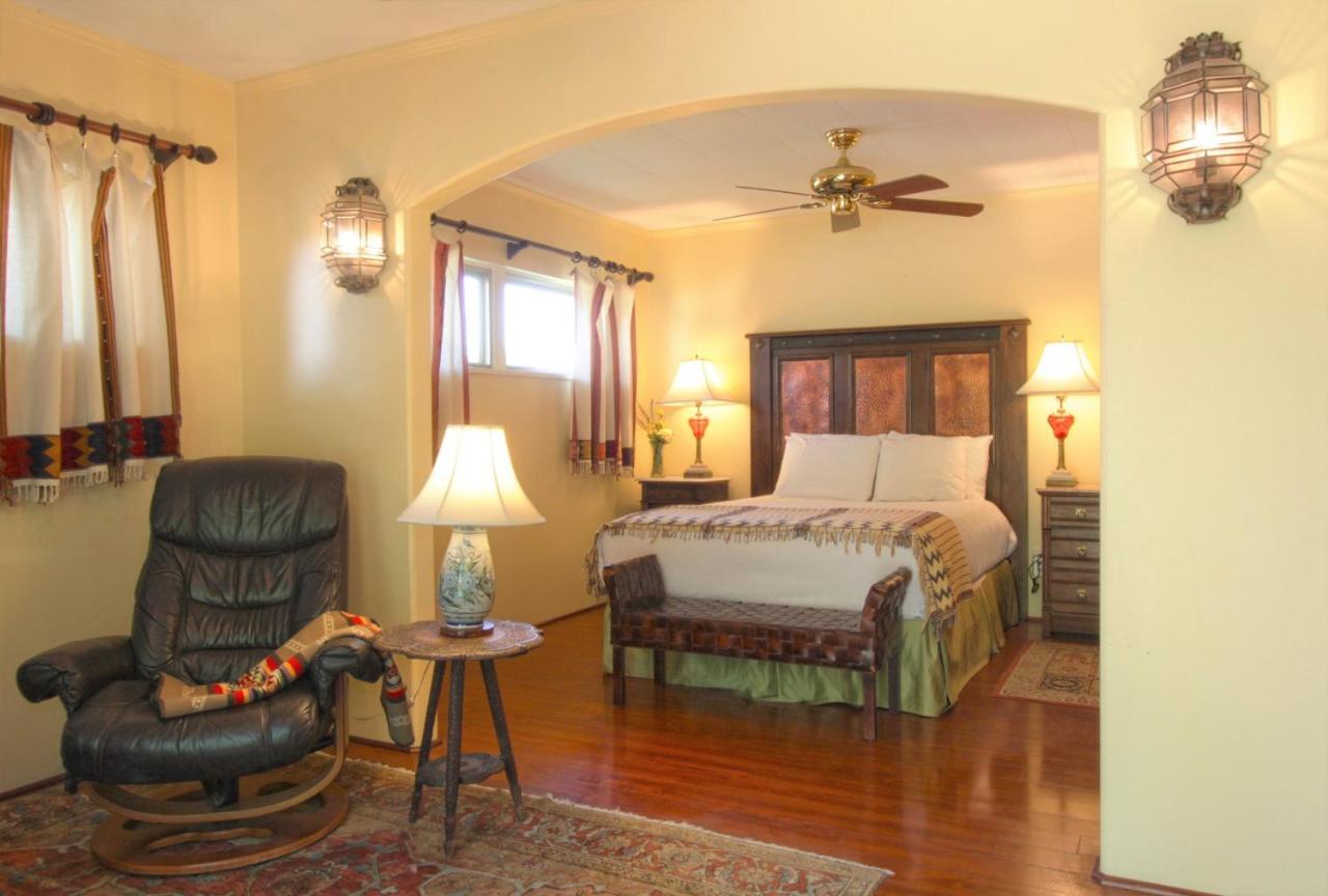Casa Blanca Inn And Suites 法明顿 外观 照片