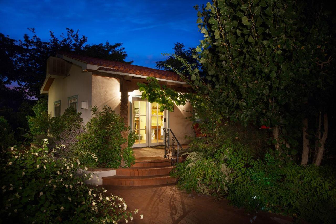Casa Blanca Inn And Suites 法明顿 外观 照片