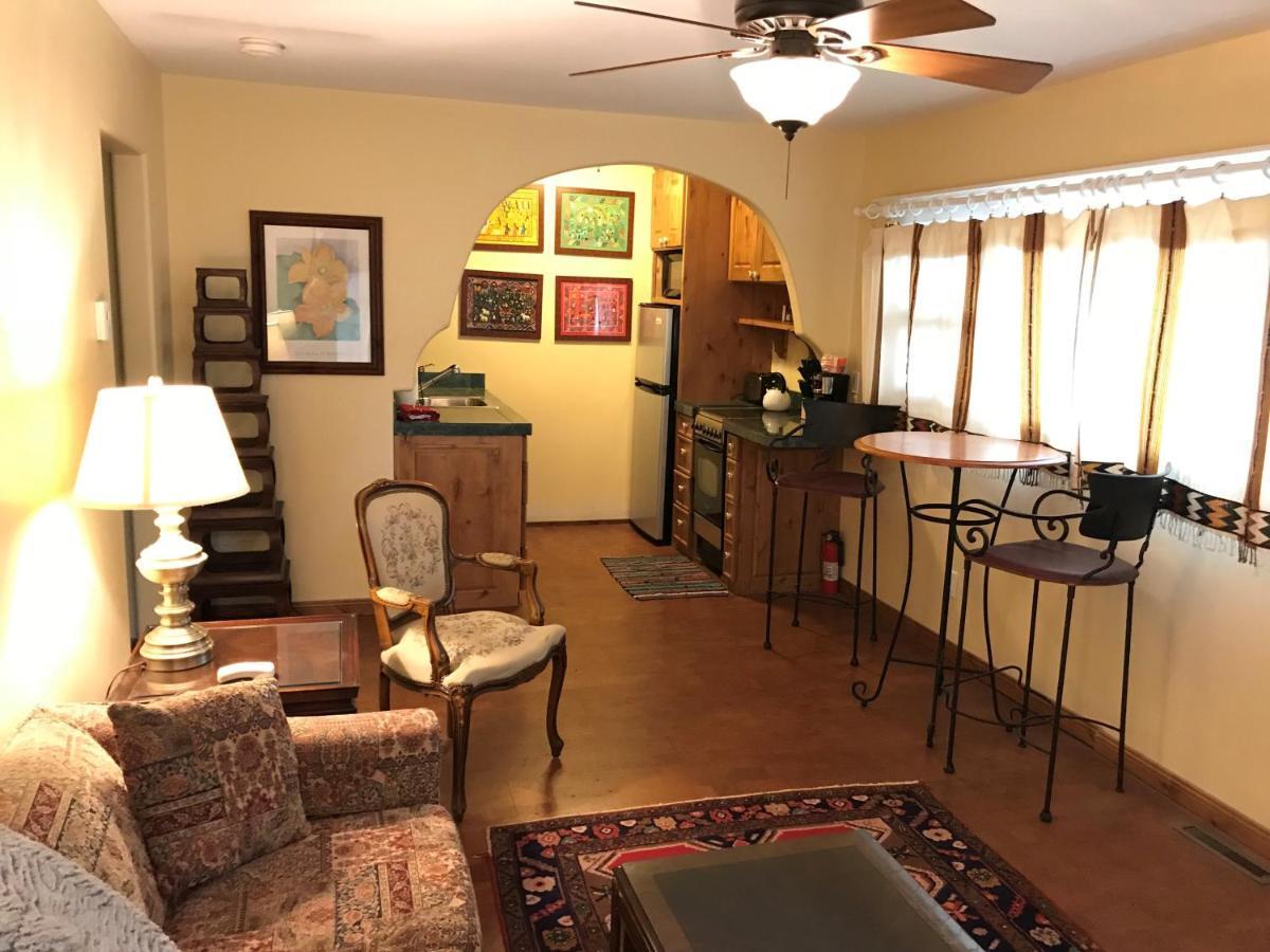 Casa Blanca Inn And Suites 法明顿 外观 照片