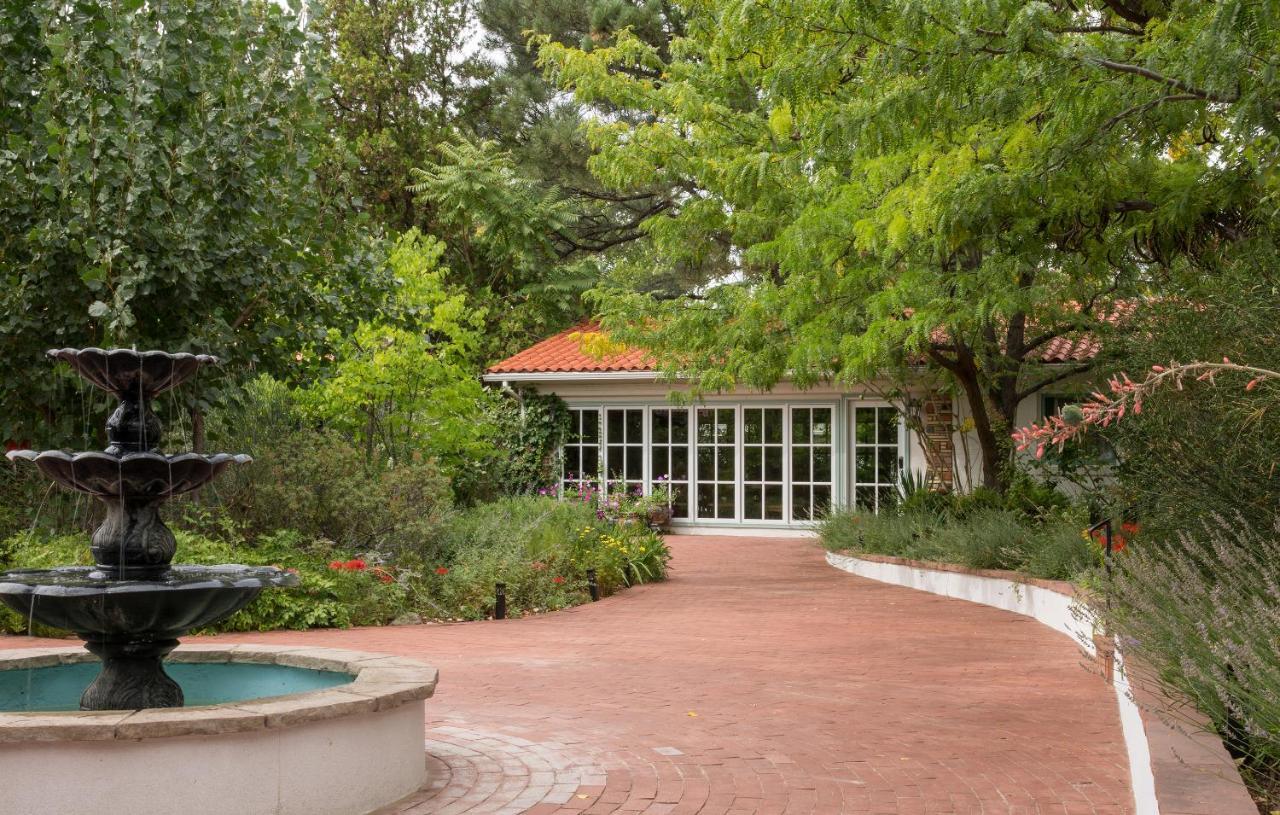 Casa Blanca Inn And Suites 法明顿 外观 照片