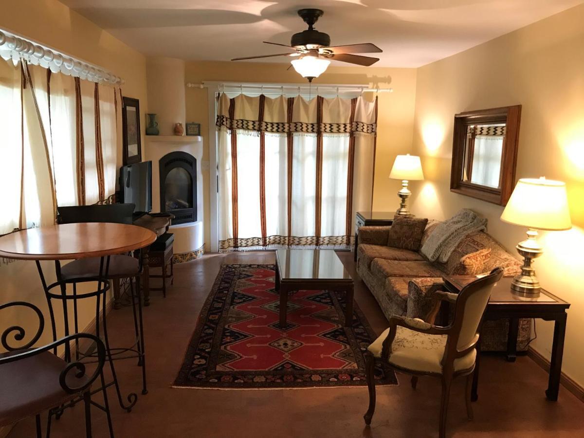 Casa Blanca Inn And Suites 法明顿 外观 照片