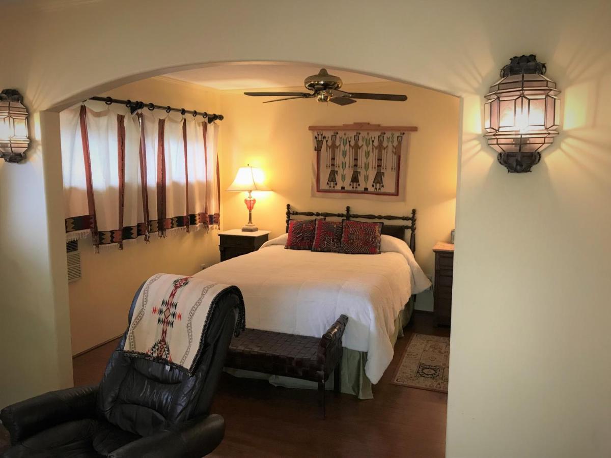 Casa Blanca Inn And Suites 法明顿 外观 照片