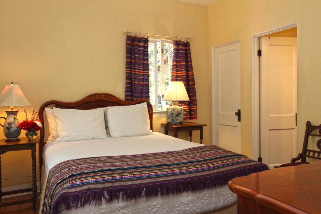 Casa Blanca Inn And Suites 法明顿 外观 照片