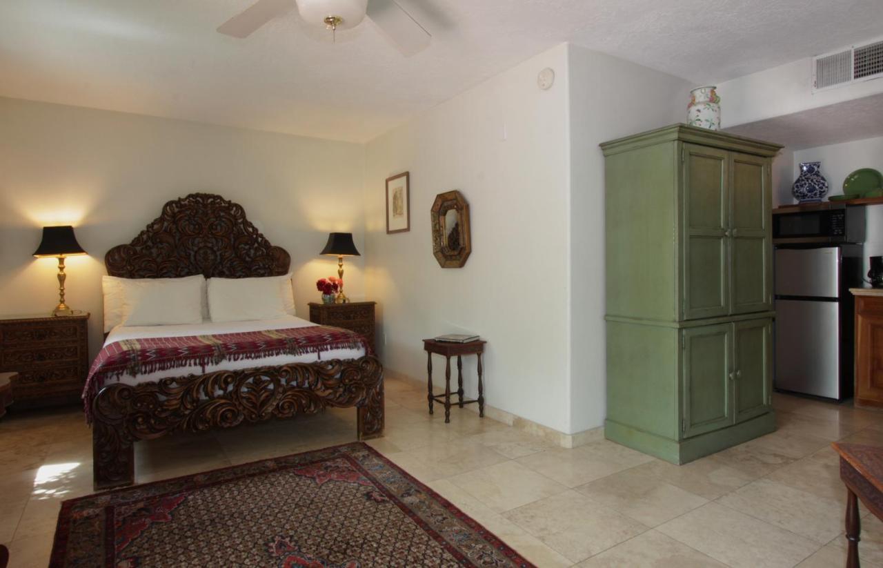 Casa Blanca Inn And Suites 法明顿 外观 照片